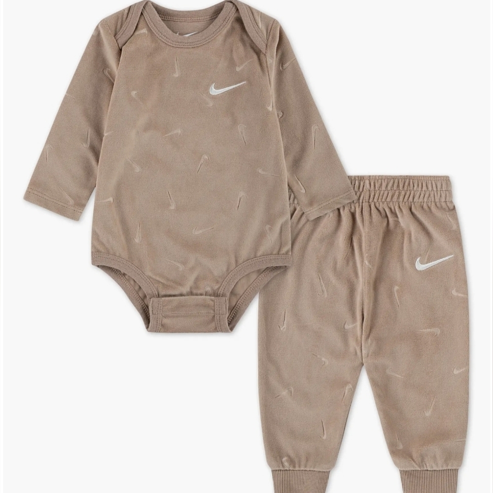 Baby Nike Velour Long Sleeve Bodysuit and Sweatpants 2-Piece Set Newborn 3M